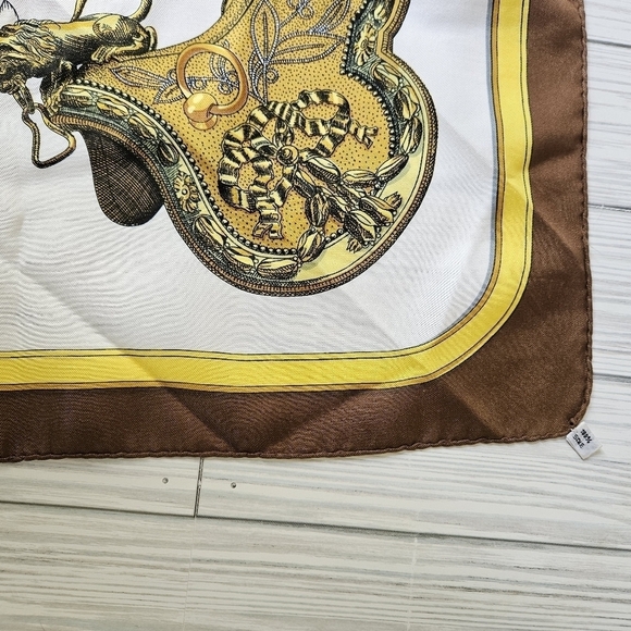 Hermès Paris Vintage Grand Apparat Silk Scarf 90 in Cream and Brown - Picture 3 of 16
